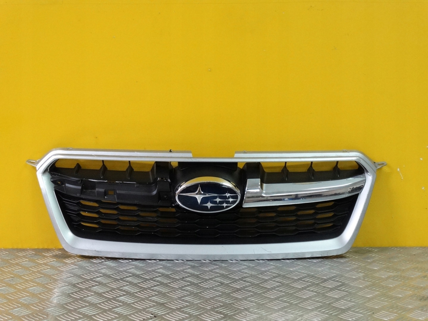 Subaru Impreza GC Kühlergrill FRONTGRILL Kühlergitter - Thumbnail 1