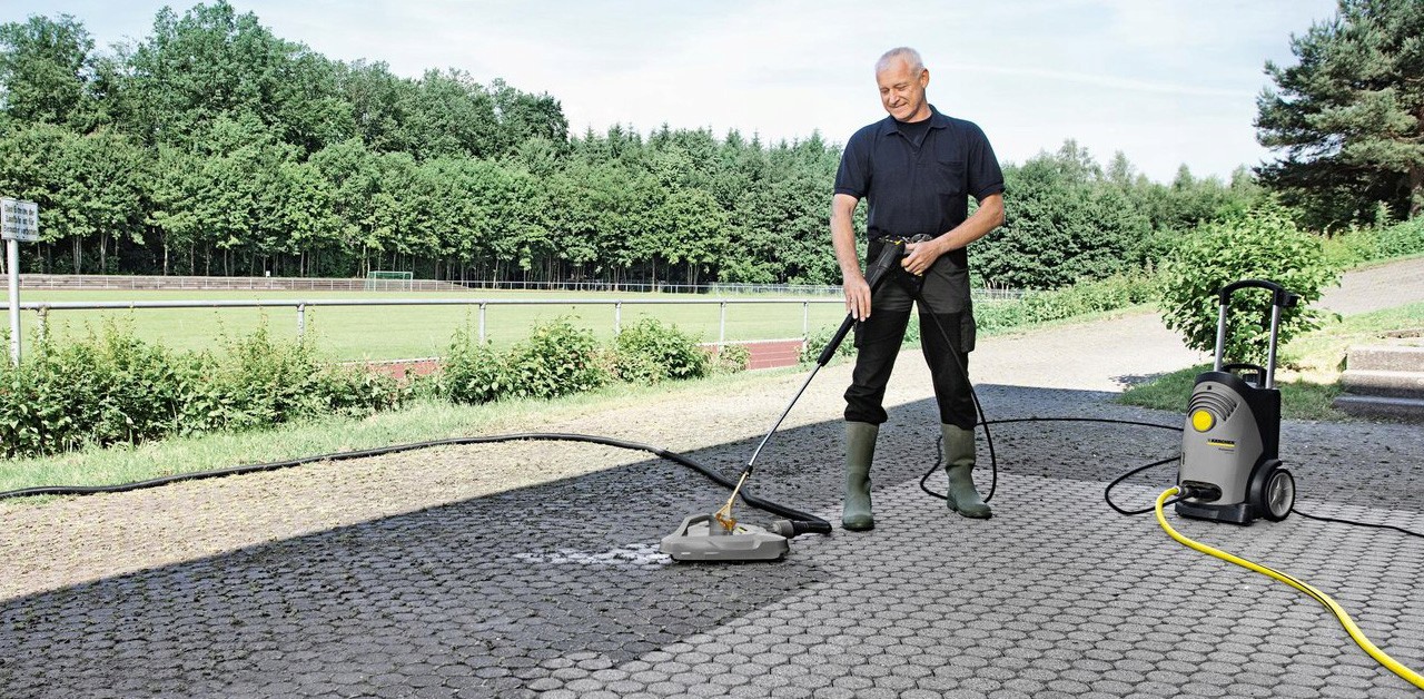 Мытье брусчатки. Щетка Керхер для мытья брусчатки. Karcher аппарат высокого давления FRV 30 (2.642-999.0). Щетка для мойки тротуарной плитки Керхер. Щетка для брусчатки Karcher.