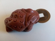 MIN 124 PIASEK PUSTYNI figurka ŻABKI Z MONETĄ