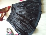 * RESERVED * SPÓDNICA CZARNA ROZKLOSZOWANA_38