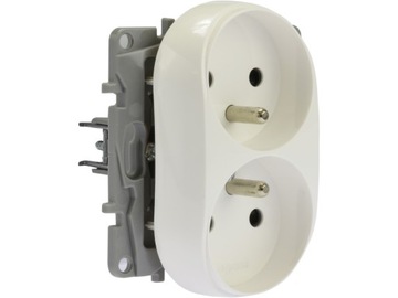 РОЗЕТКА ДВОЙНАЯ 2x2P+Z БЕЛАЯ LEGRAND NILOE764562