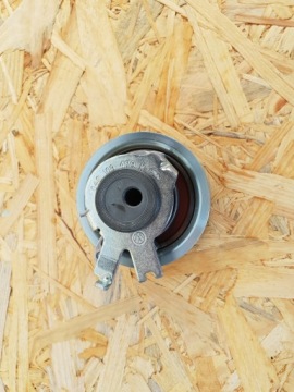 фото thumb №2, Vw audi ролик натягувач ремінь розподільного валу 04c109479k