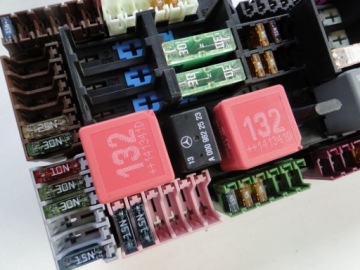 фото thumb №4, Mercedes s klasa w222 217 коробка корпус предохранитель