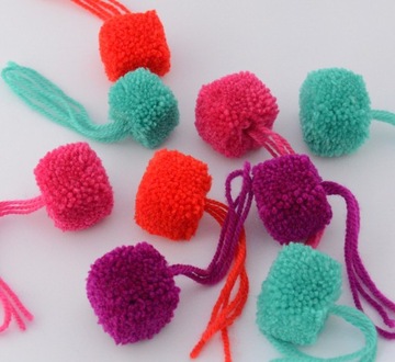 Pompon Kwadrat Wełna Akryl 100% 4 cm Nowość HIT