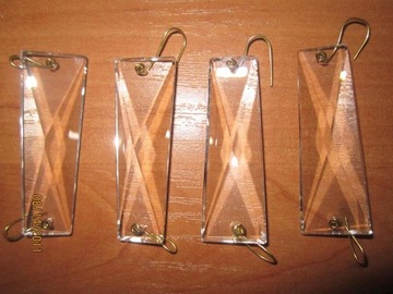 Śliczne kryształki,szklane kwadraty 5,2 x 1,8 cm.