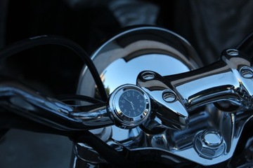 CHROM CHROMOWANY ZEGAREK + TERMOMETR NA KIEROWNICĘ MOTOCYKLOWY METALOWY