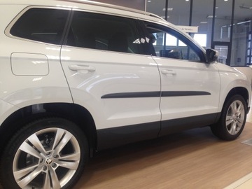 SKODA KAROQ - боковые молдинги автомобиля