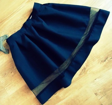 SPÓDNICZKA czarna ROZKLOSZOWANA z TIULEM M