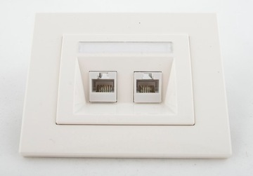 Двойная компьютерная розетка RJ45, белая VILMA