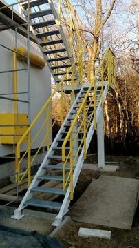 Ступени лестницы из решеток Wema 1000х270 мм, оцинкованные, сертифицированные.