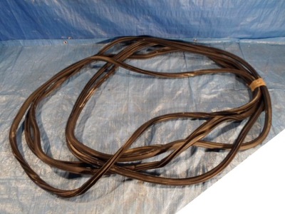 Audi a4 b9 8w прокладка кузовная правая задняя фото №1