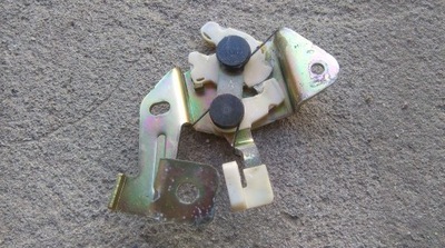 Mitsubishi space runner 99-02 замок правий задній фото №1