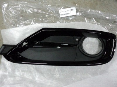 Bmw f30 f31 решётка радиатора бампера оригинал 51117300737 фото №1