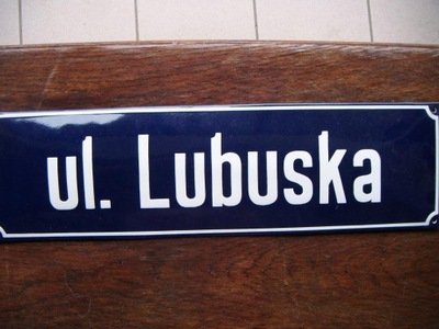 tablica z nazwa ulicy