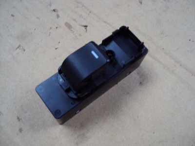 Перемикач вікон лівий задня mazda 6 gj 2012- фото №1