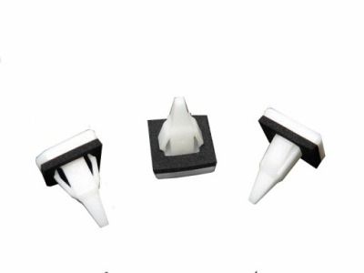 Клипса штифт накладки порога mitsubishi pajero фото №1