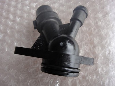 Audi q3 2.0tfsi патрубок wody 06h121132g фото №1