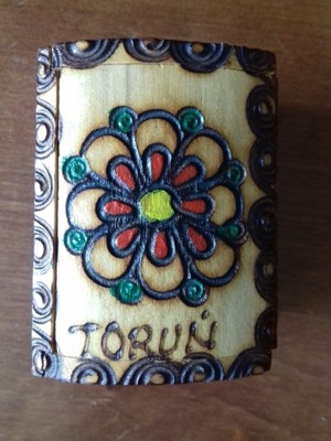 Drewniana szkatułka pudełeczko z napisem Toruń