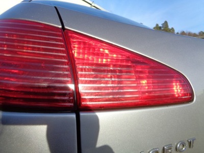 Лампа ліва задня задня w кришка peugeot 607 99-04 фото №1