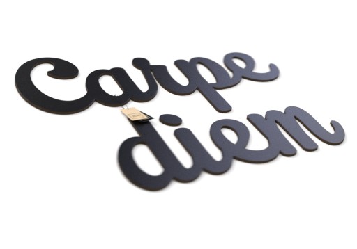 Деревянная 3D надпись на стене - Carpe Diem