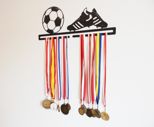 Duży metalowy wieszak na medale PIŁKA NOŻNA PIŁKARZ FOOTBALL MUNDIAL czarny