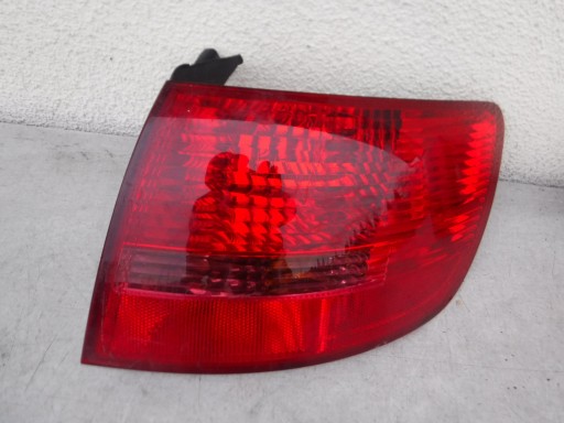 LAMPA TYLNA TYŁ PRAWA AUDI A6 C6 KOMBI