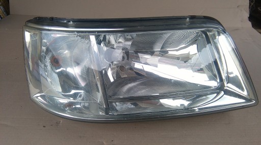 8608/10 LAMPA PRZEDNIA PRAWA VW TRANSPORTER T5