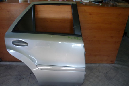 door Mercedes ML 08r 164 right rear. ZLOTE