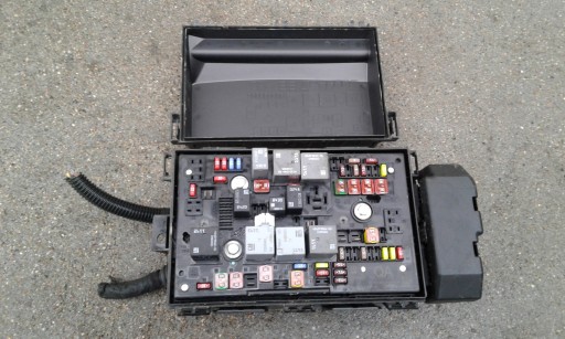 compartment of fuses Astra J 13302309 -WYSYLKA