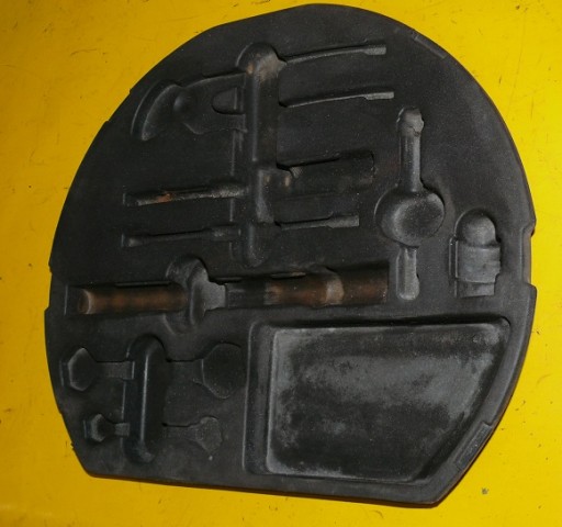 1405850122 - Вставка бардачка для инструментов MERCEDES W140