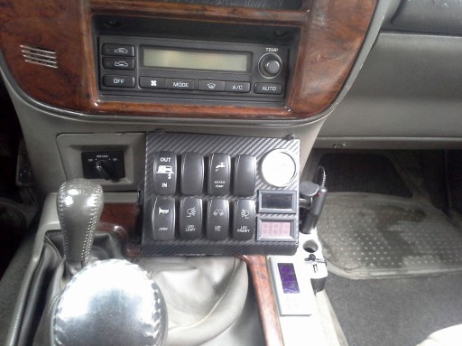 Консоль Nissan Patrol Y61 для выключателей tunning