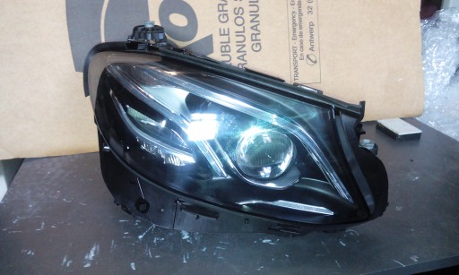 906 18 - Mercedes E 213 Multibeam 2139061804 КОМПЛЕКТ ПРАВ