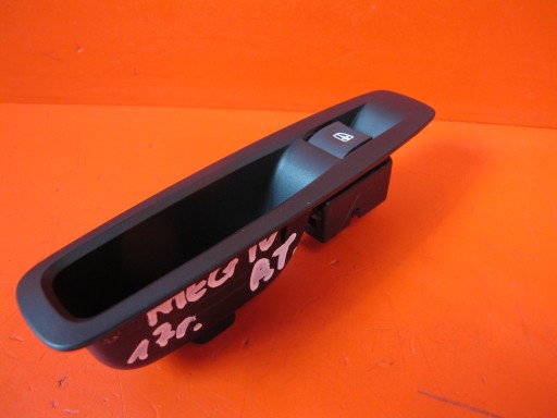 RENAULT MEGANE IV Pulsantiera alzacristalli posteriore 829507746R