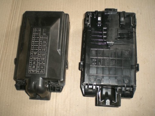 compartment of fuses INFINITI EX37 EX35 08r 284B71BN0A