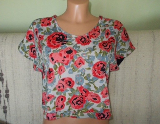 Zdjęcie oferty: Bluzka crop top krótka w kwiaty Atmosphere 36 / 38