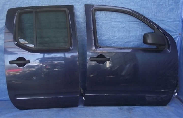 NISSAN NAVARA D40 DOOR RIGHT FRONT COMPLETE UNITS photo 1 - milautoparts-fr.ukrlive.com