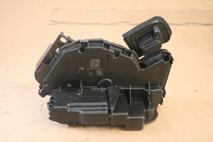 VW PASSAT B8 LOCK DOOR LEFT REAR 5TA839015D photo 1 - milautoparts-fr.ukrlive.com