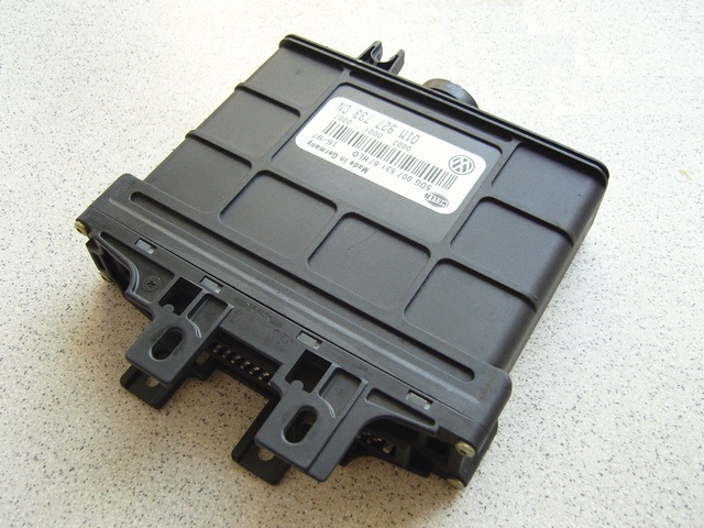 CONTROL UNIT BOX VW GOLF III 1.8 01M927733CN photo 1 - milautoparts-fr.ukrlive.com