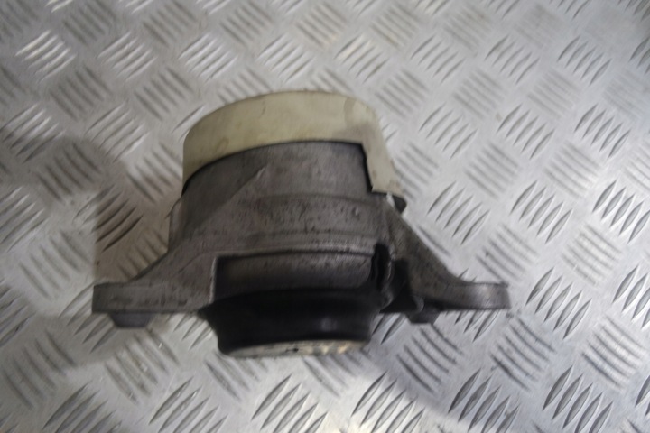 MERCEDES W213 E400 COUSSIN DE MOTEUR A2132401700 photo 4 - milautoparts-fr.ukrlive.com