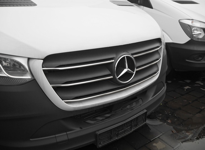 MOLDING GRILLE CALANDRE DU RADIATEUR MERCEDES SPRINTER W907 2018+ photo 2 - milautoparts-fr.ukrlive.com