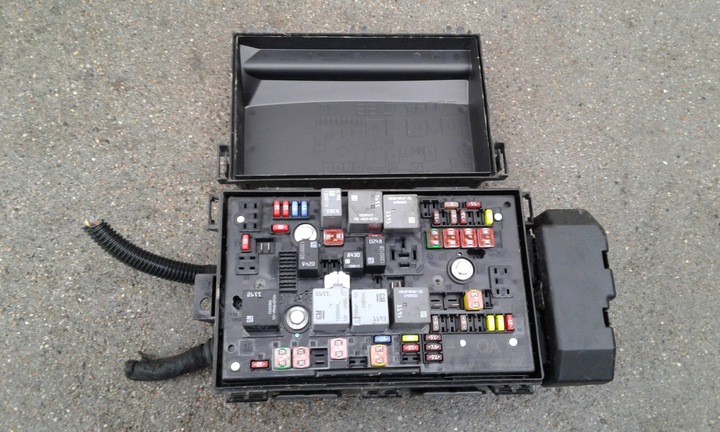 фото №1, Коробка запобіжників astra j 13302309 -доставка-