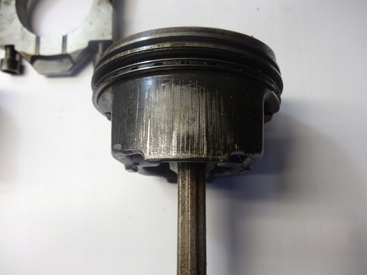 фото №2, Audi a8 d2 w12 6.0 поршень з шатуном azc оригінал