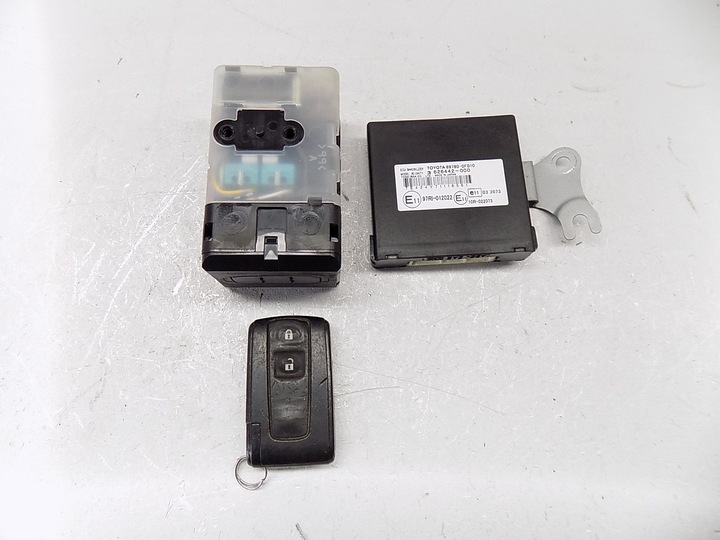 фото №1, Замок запалювання ключ - toyota corolla verso ii 2.2 d4d