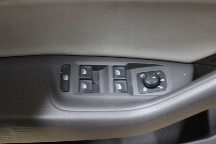 фото №1, Оббивка двері перед ліві vw arteon dynaudio