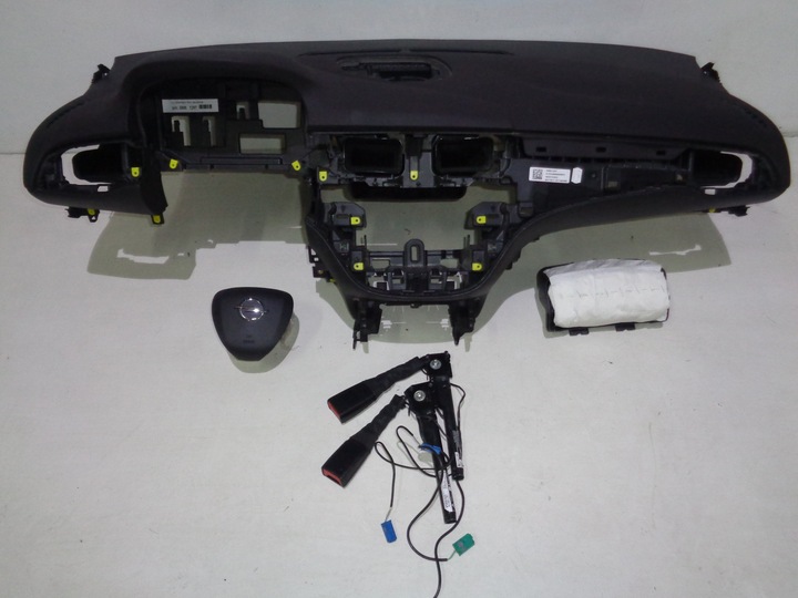 фото №1, Opel corsa e панель консоль подушка безопасности ремни комплект