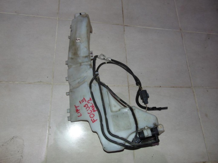 ZBIORNICZEK SPRYSKIWACZY FORD FOCUS II MK2 LIFT