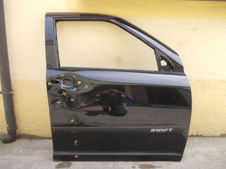 SUZUKI SWIFT MK6 dveře přední předek pravé