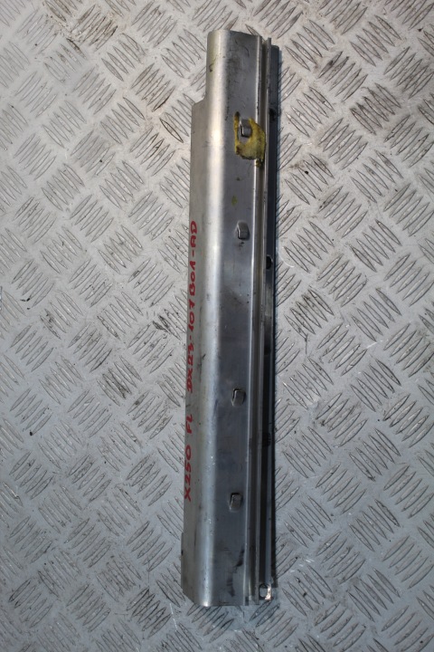 TRÄGER STÜTZE JAGUAR XF X250 LIFT DX23-107B01-AD
