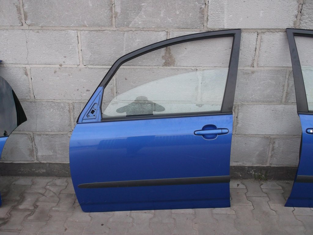 Купить Дверь левое перед toyota corolla verso 8q1 -доставка