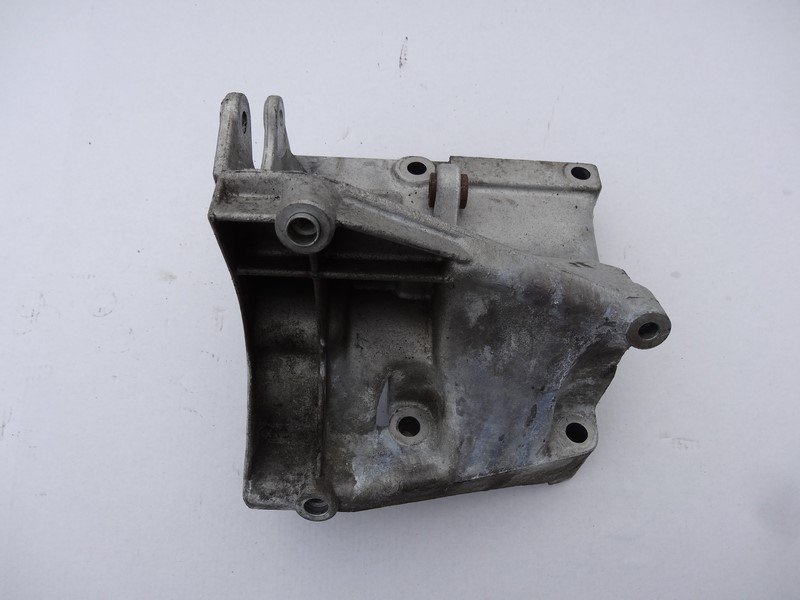 фото №1, Audi a8 d2 опора насоса усилителя 077260885g